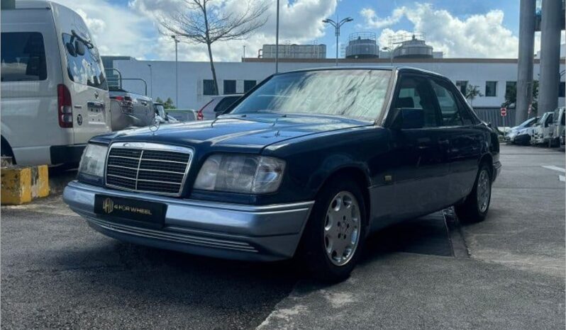 Mercedes-Benz 200E full
