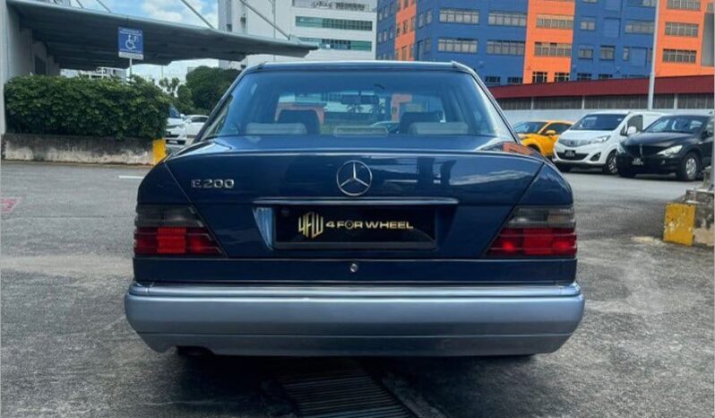 Mercedes-Benz 200E full