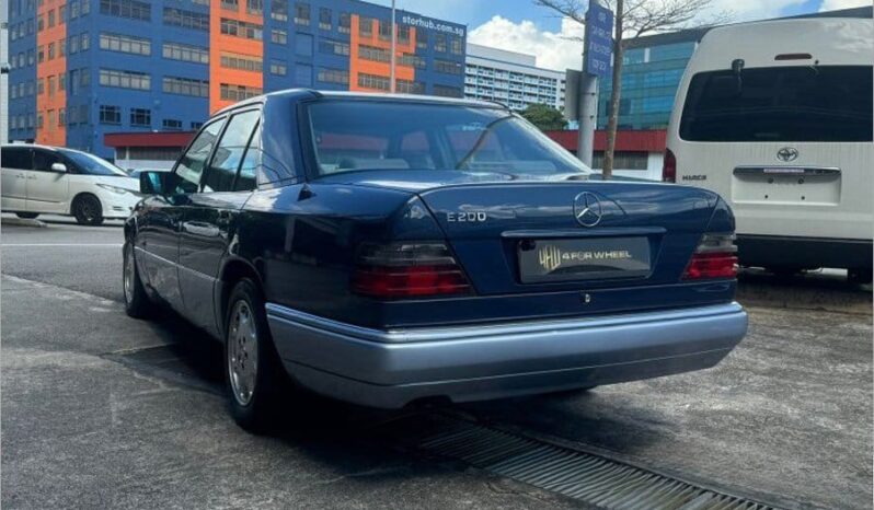 Mercedes-Benz 200E full