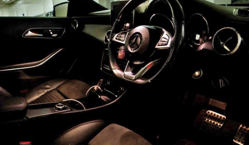 Mercedes-Benz CLA-Class CLA180 AMG Line full