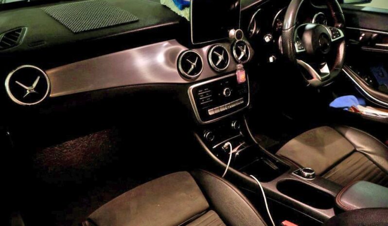 Mercedes-Benz CLA-Class CLA180 AMG Line full