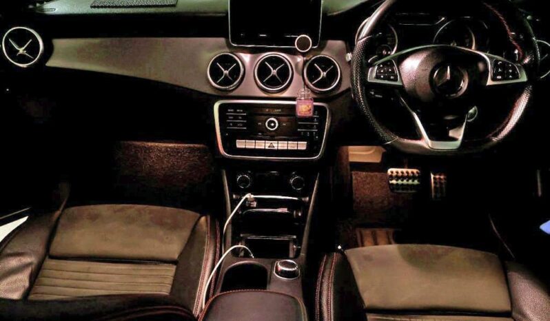 Mercedes-Benz CLA-Class CLA180 AMG Line full