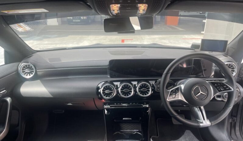 Mercedes-Benz CLA-Class CLA180 Mild Hybrid Progressive full