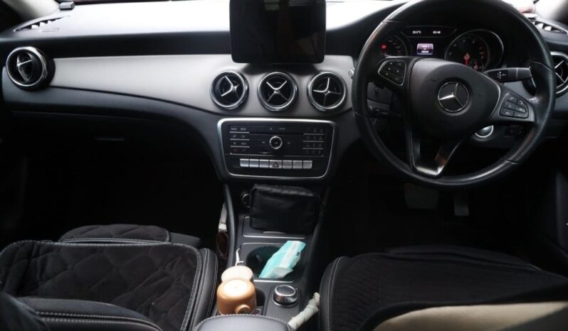 Mercedes-Benz GLA-Class GLA180 Urban Edition full