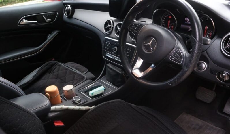 Mercedes-Benz GLA-Class GLA180 Urban Edition full