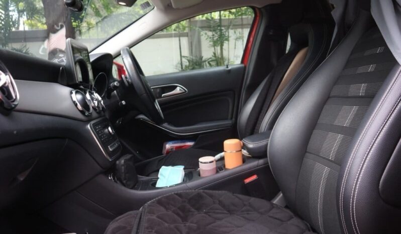 Mercedes-Benz GLA-Class GLA180 Urban Edition full