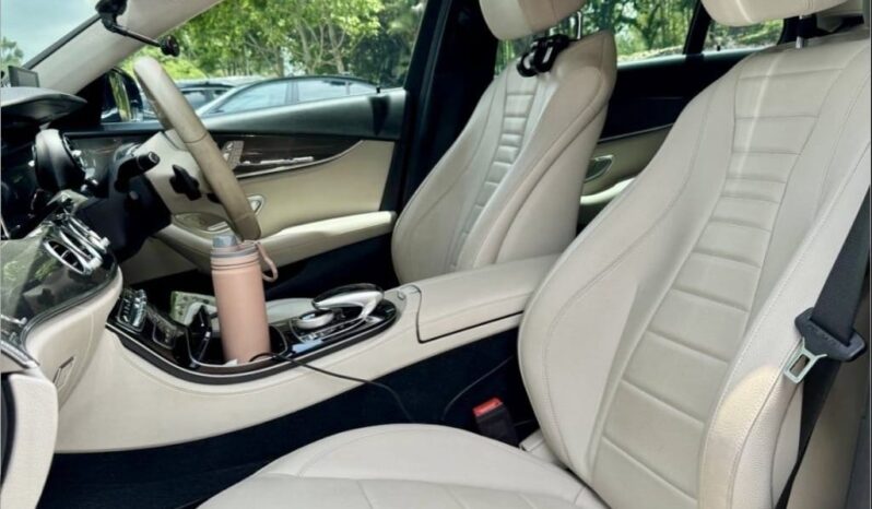 Mercedes-Benz E-Class E200 Avantgarde full