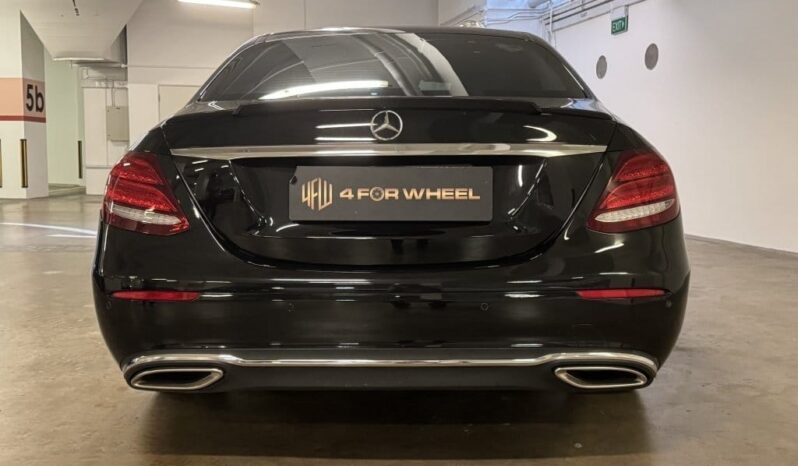 Mercedes-Benz E-Class E200 Avantgarde full