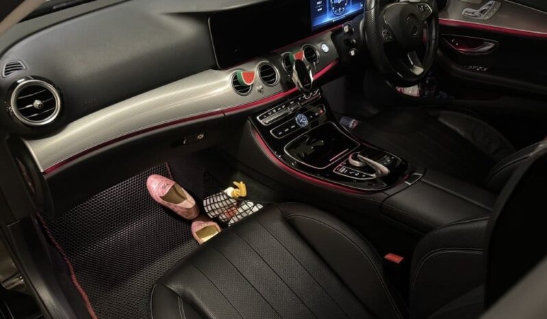 Mercedes-Benz E-Class E200 Avantgarde full