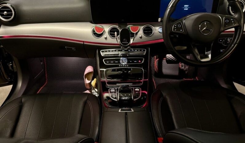 Mercedes-Benz E-Class E200 Avantgarde full