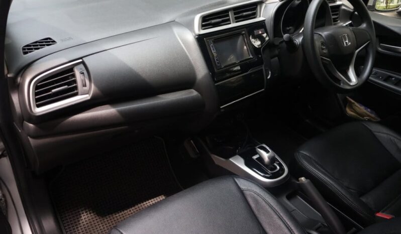 Honda Fit Hybrid 1.5A full